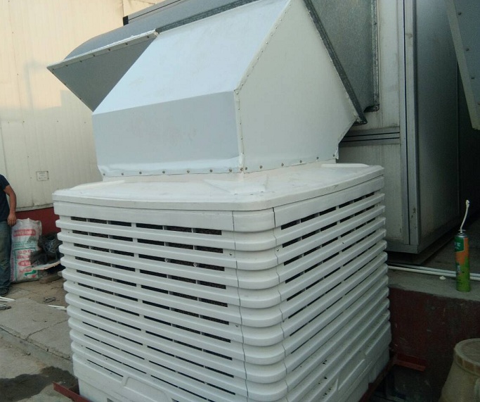 环保空调是采用水蒸发降bai温原理，但与水帘墙不同的是du其风机与水帘在同一设备内，属正压送风，运行时要求门窗开启。此举当然也可以解决高大厂房的通风降温问题，但是由于高大厂房跨度大，装设于墙面无法满足中间区域的要求，而装设于屋面也必须要接风管。