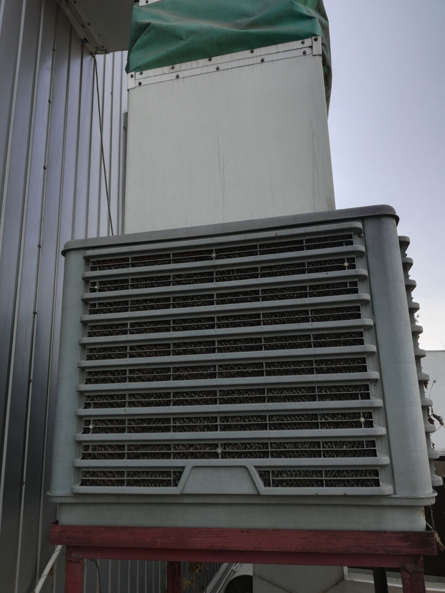 环保空调还是风机水帘哪种适合大型工厂降温