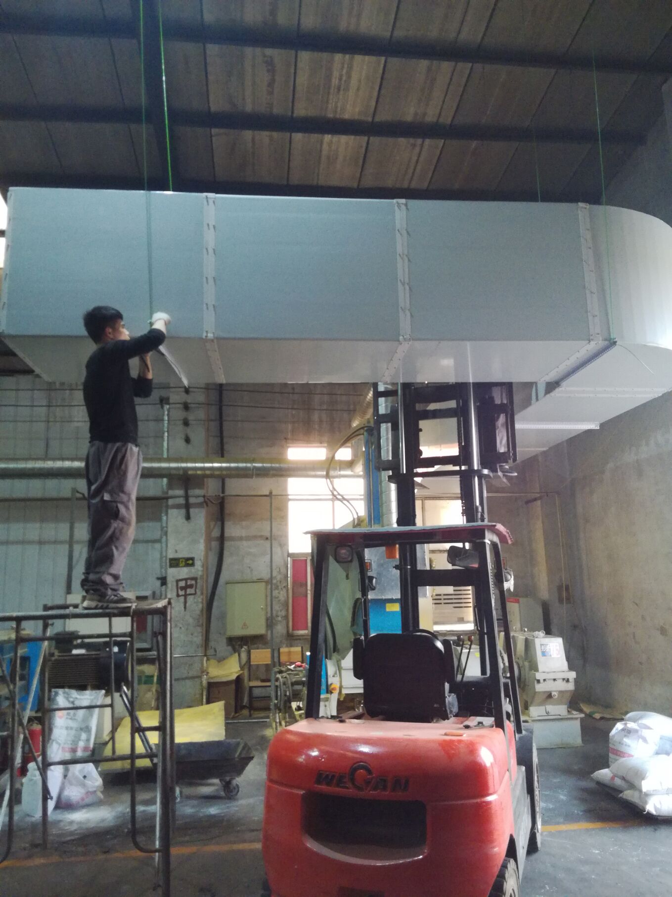 车间厂房水帘降温，安装工厂通风换气设备